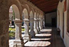 Arcos-en-el-Monasterio-de-La-recoleta
