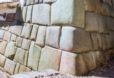 Calle-Hatun-Rumiyoc-del-Cusco